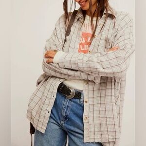 NWT Free People cozy shirt 100% cotton Gathered back with a loose flowy fit.